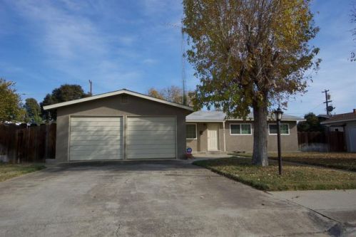 742 Fig Ln, Newman, CA 95360-1105