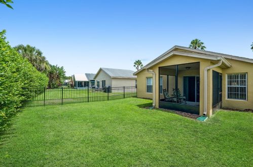 328 Grand Canal Dr, Kissimmee FL  34759-4344 exterior