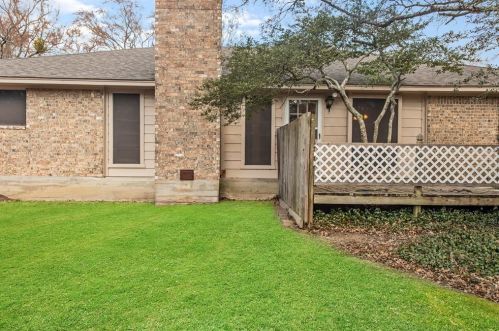 7108 Oak Frst Dr, Bryan TX 77808-6268 exterior