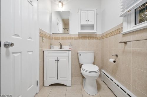 338 10th Ave, Manville NJ  08835-1105 exterior