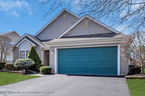 50 Winding River Rd, Lakewood, NJ 08701-5782