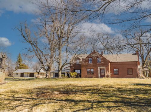 9008 Diamond Mill Rd, Brookville, OH 45309-9227