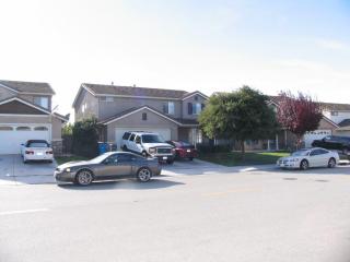 2614 Glenview Dr, Hollister, CA 95023-8106