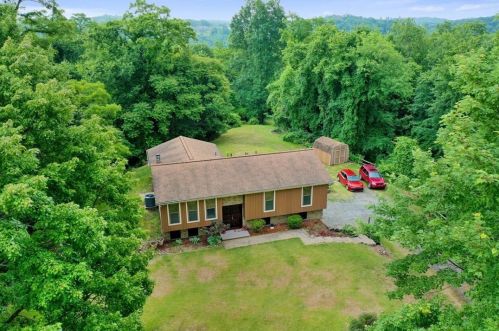 137 Hilltop Ln, Sewickley, PA 15143-2481