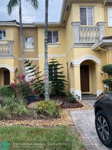 9018 19th St, Hollywood, FL 33024-3207