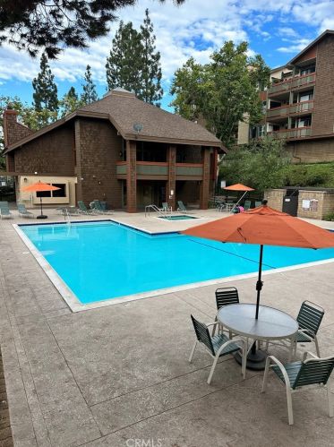 2502 Willow St, Long Beach, CA 90755-2239