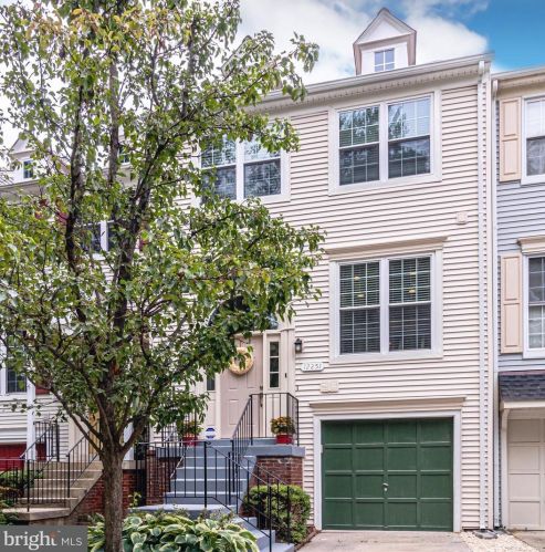 12251 Wye Oak Commons Cir, Springfield, VA 22015-2868