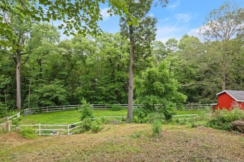 223 Jonathan Dr, Stamford CT  06903-1510 exterior