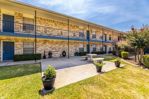 1901 Handley Dr, Fort Worth, TX 76112-4134