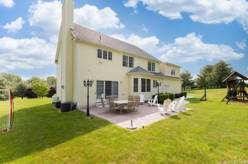 434 Quassapaug Rd, Woodbury, CT 06798-3023