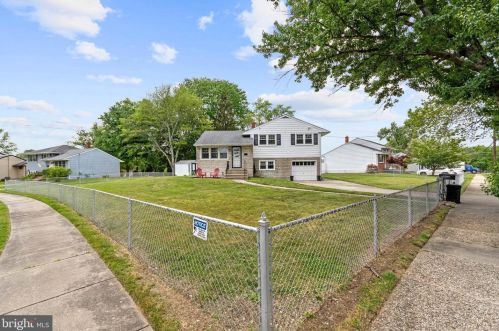 9 Trinity Pl, Barrington, NJ 08007-1446