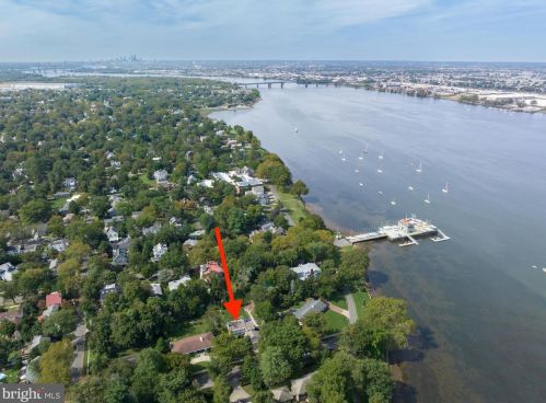 116 Howard St, Riverton NJ  08077-1328 exterior