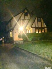 119 Roe Blvd, Canaan Lake, NY 11772-2629