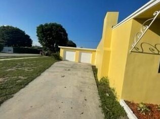 419 Hemlock Rd, West Palm Beach, FL 33409-6215