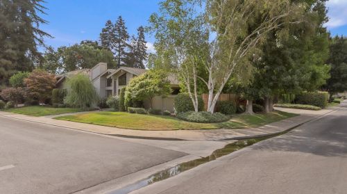 2000 Woodhaven Cir, Riverbank, CA 95367-2106