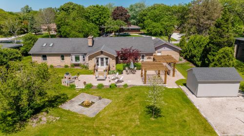 9255 Thrush Ln, Milwaukee, WI 53217-1374