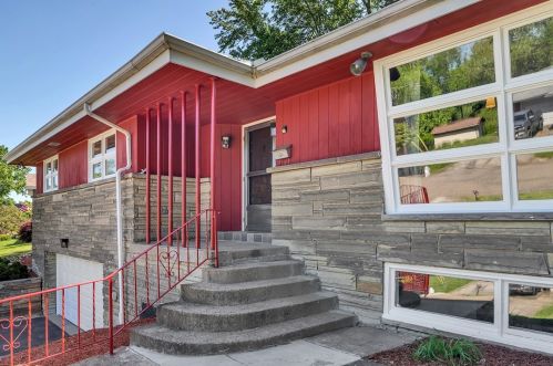 1562 Fairmont Dr, New Kensington PA  15068-5856 exterior