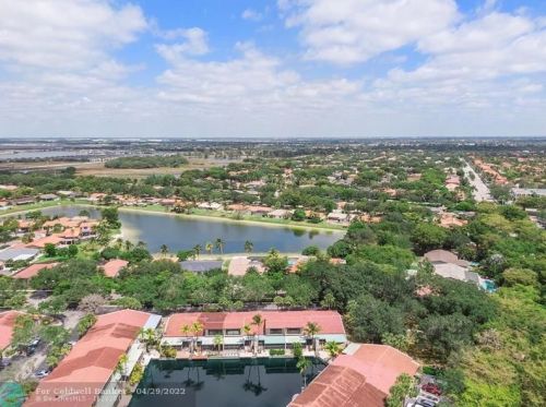 8288 Dundee Ter, Hialeah FL  33016-1405 exterior