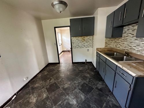 5483 Prentiss St, Milwaukee, WI 53218-2801