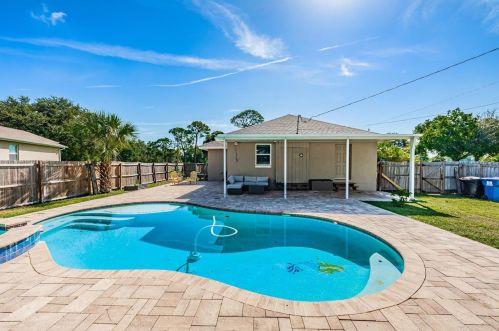 351 Davenport Ave, Saint Petersburg, FL 33702-7639