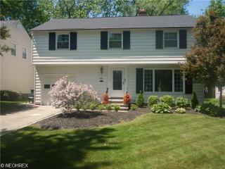 1186 Croyden Rd, Cleveland, OH 44124-1461