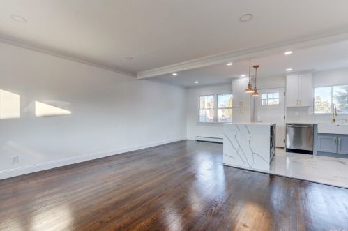 1039 Stuart Pl, Seaford, NY 11783-1434