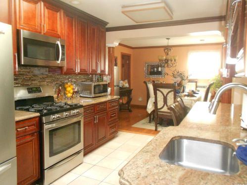 354 17th St, Deer Park NY  11729-6314 exterior