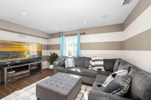 3330 10th St, Long Beach CA  90804-5010 exterior