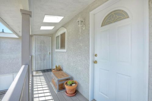 523 Rancho Vista Rd, Vista, CA 92083-5924