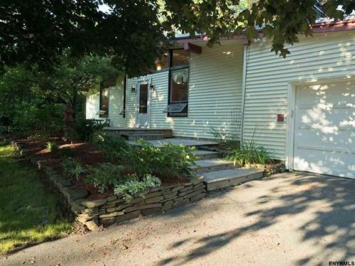 5750 Hennessey Rd, Reidsville, NY 12186-5170