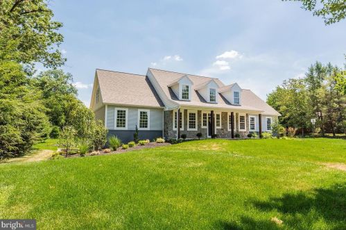 595 Sand Hill Rd, Swatara, PA 17033-2038