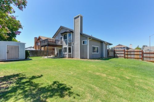 7064 Castle Creek Way, Rio Linda CA  95673-2441 exterior