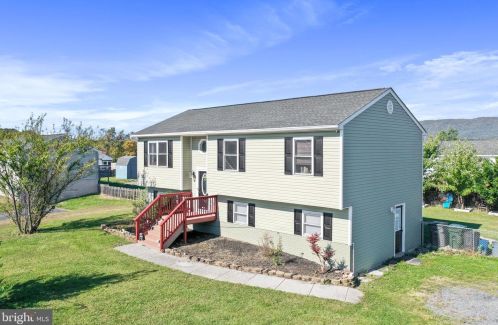 300 Breckenridge Ct, Strasburg, VA 22657-5611
