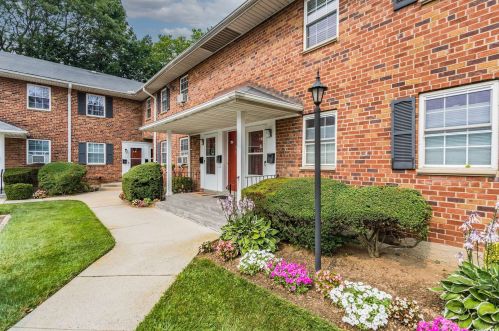 2537 Jerusalem Ave, North Bellmore, NY 11710-1828