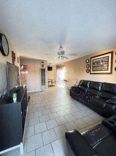 709 32nd St, Bakersfield, CA 93301-2223