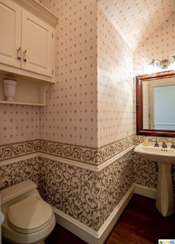 410 Charleston Dr, Victoria TX 77904-3830 exterior