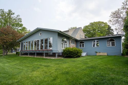 28820 Beach Dr, Waterford WI  53185-2502 exterior