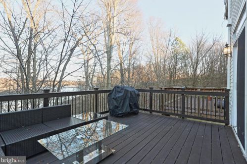 2472 Sylvan Moor Ln, Woodbridge VA  22191-6354 exterior