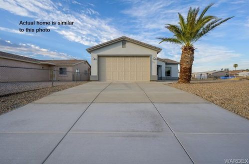 1504 Burr St, Bullhead City, AZ 86442-8211