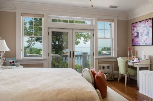 8 Hilltop Dr, Rye Brook NY  10573-5308 exterior