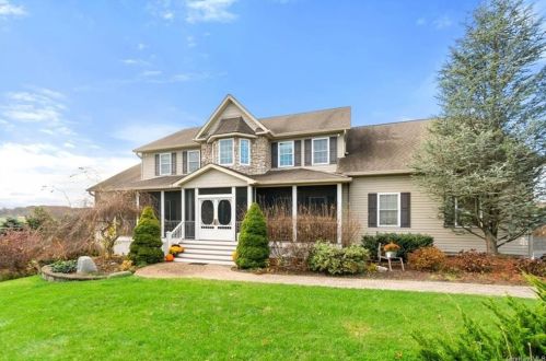 161 Bergen Cir, Slate Hill, NY 10973-4131