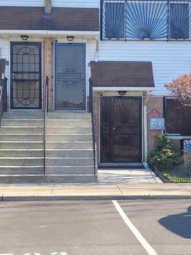 4 Stanton Ct, Bronx, NY 10473-1665