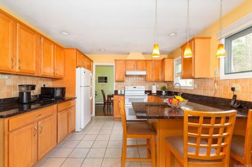 52 Timberline Dr, Poughkeepsie NY  12603-5546 exterior