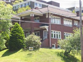 5606 Beacon St, Pittsburgh PA  15217-2012 exterior