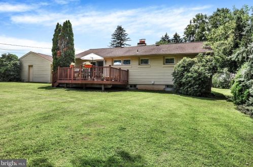 29 Holly Rd, Southampton PA 18966-3029 exterior