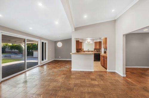 6450 Aldea Ave, Van Nuys CA  91406-5401 exterior