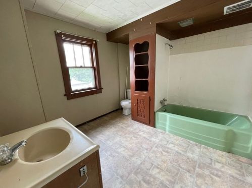 224 Sheridan Ave, New Castle PA  16105-2560 exterior