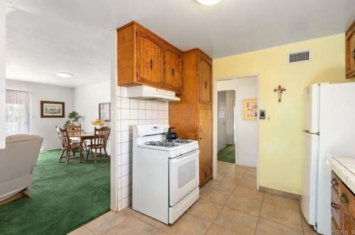 1476 Vicksburg Dr, El Cajon CA  92021-3522 exterior