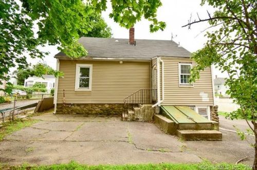 29 Matthews St, Waterbury, CT 06704-2930