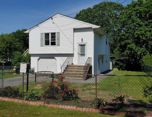 43 Woodland Blvd, South Setauket, NY 11720-3616